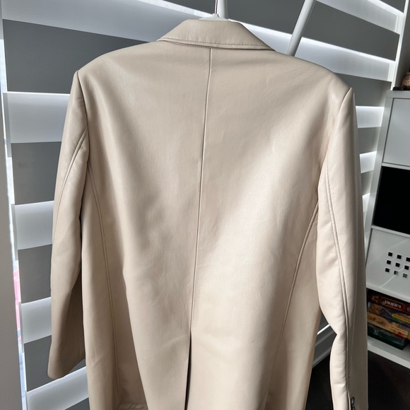 Aritzia Memories Blazer in Matte Pearl (size M) - Picture 5 of 5